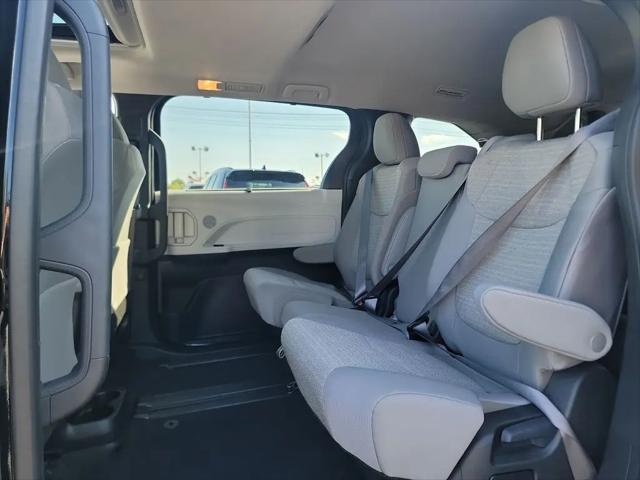 2025 Toyota Sienna LE