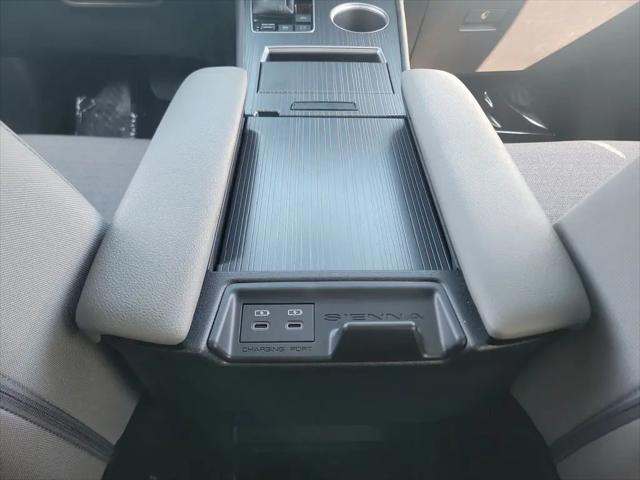 2025 Toyota Sienna LE