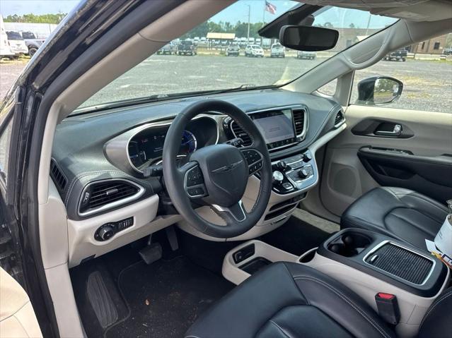 2024 Chrysler Pacifica Hybrid Select