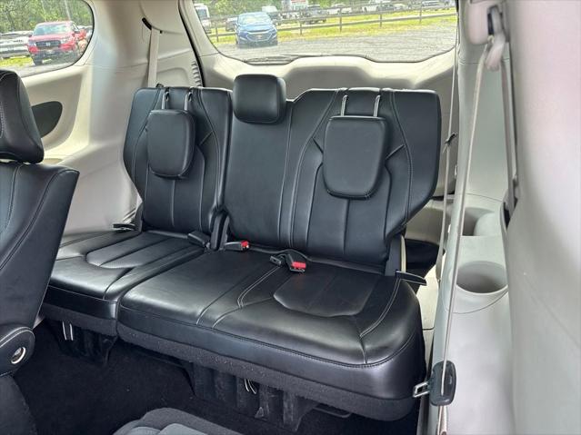 2024 Chrysler Pacifica Hybrid Select