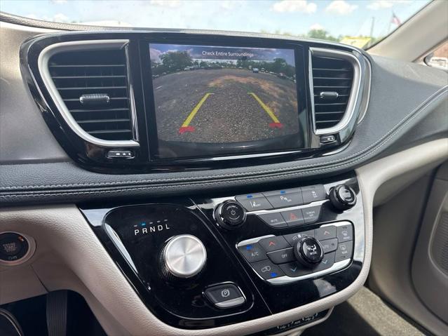 2024 Chrysler Pacifica Hybrid Select