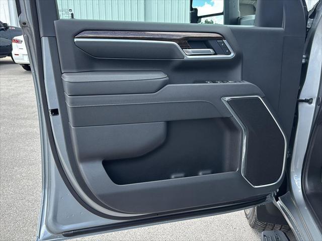 2026 GMC Sierra 2500HD Crew Cab, Standard Bed, SLE, 4WD