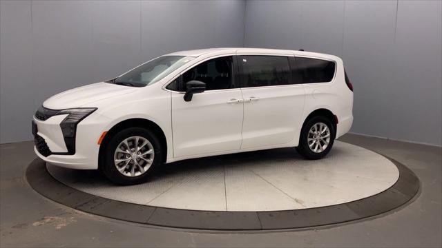 2027 Chrysler Pacifica Select
