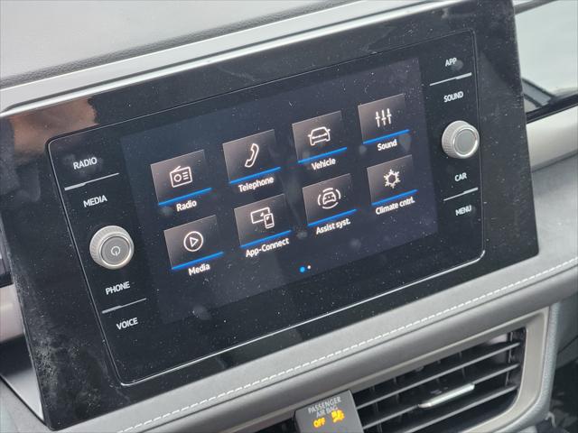 2026 Volkswagen Taos SE Black