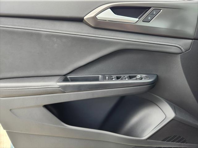 2026 Volkswagen Taos SE Black