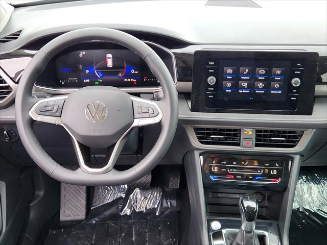 2026 Volkswagen Taos SE Black