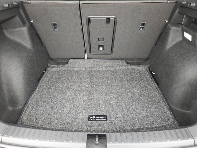 2026 Volkswagen Taos SE Black