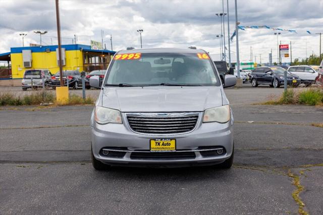 2016 Chrysler Town & Country Touring