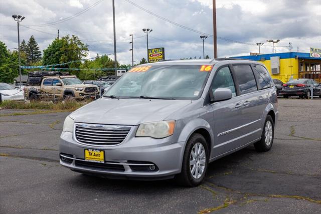 2016 Chrysler Town & Country Touring