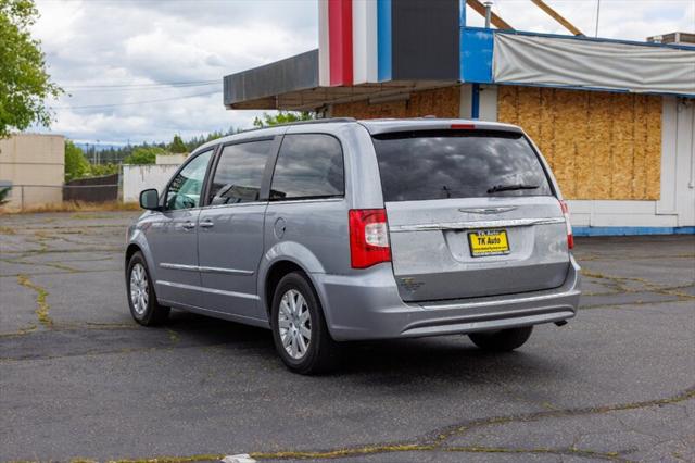 2016 Chrysler Town & Country Touring