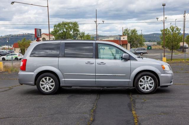2016 Chrysler Town & Country Touring