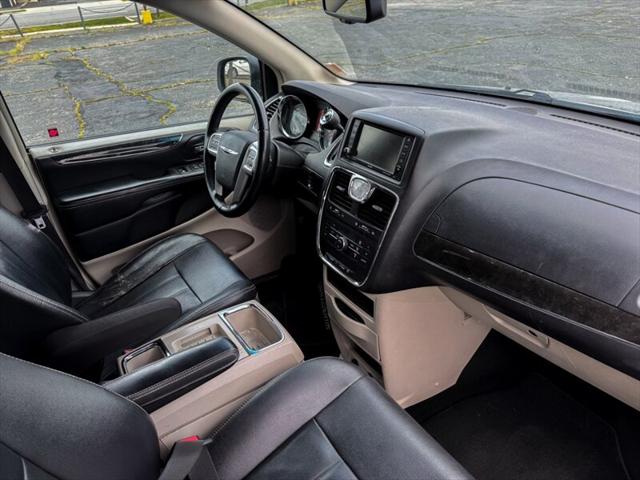 2016 Chrysler Town & Country Touring