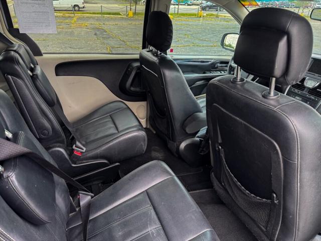 2016 Chrysler Town & Country Touring