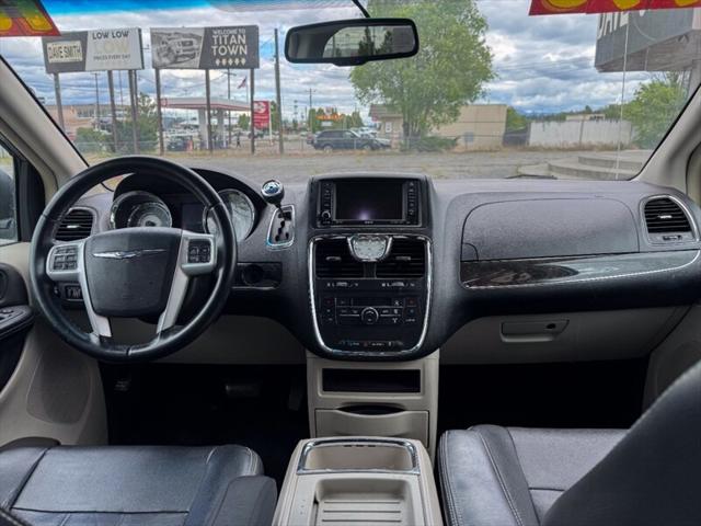 2016 Chrysler Town & Country Touring