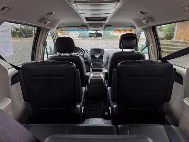 2016 Chrysler Town & Country Touring