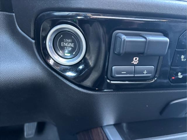 2025 GMC Sierra 3500HD 4WD Crew Cab Long Bed SLT