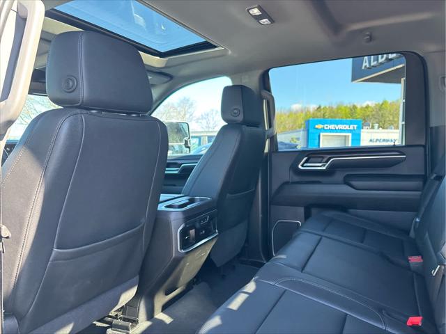 2025 GMC Sierra 3500HD 4WD Crew Cab Long Bed SLT