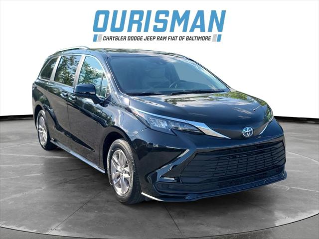 2025 Toyota Sienna LE 2025 Toyota Sienna LE