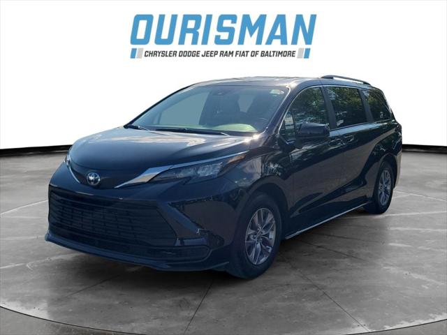 2025 Toyota Sienna LE 2025 Toyota Sienna LE