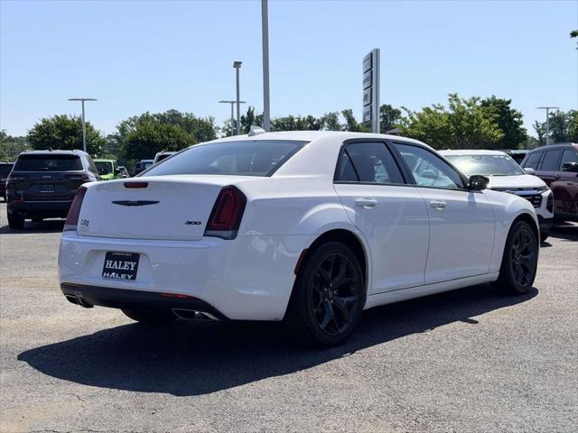 2023 Chrysler 300 Touring
