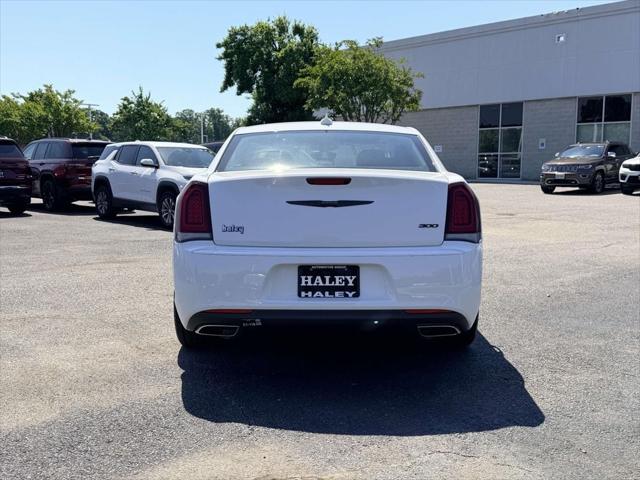 2023 Chrysler 300 Touring