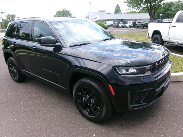 2026 Jeep Grand Cherokee GRAND CHEROKEE LAREDO ALTITUDE 4X4 2026 Jeep Grand Cherokee GRAND CHEROKEE LAREDO ALTITUDE 4X4