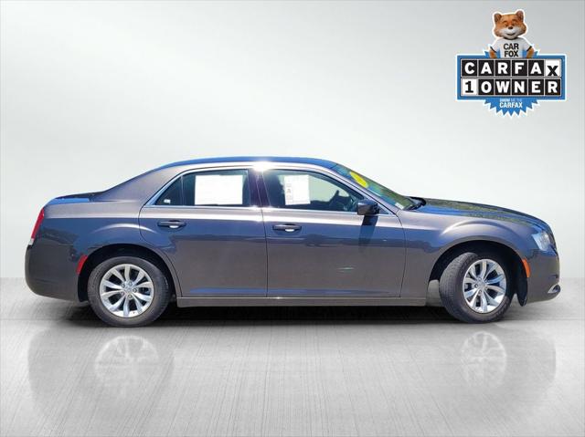 2023 Chrysler 300 Touring