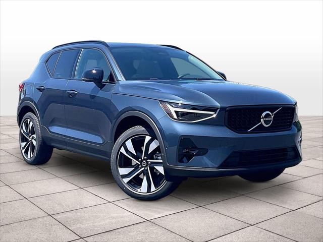 2026 Volvo XC40 Plus, B5 AWD Gas (mild hybrid), Dark