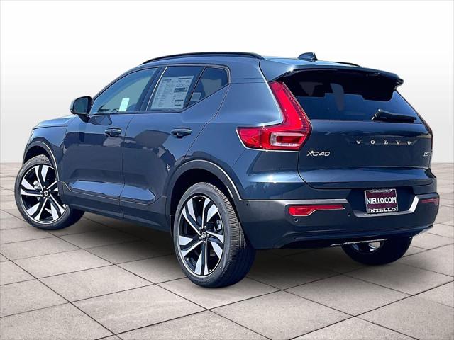2026 Volvo XC40 Plus, B5 AWD Gas (mild hybrid), Dark