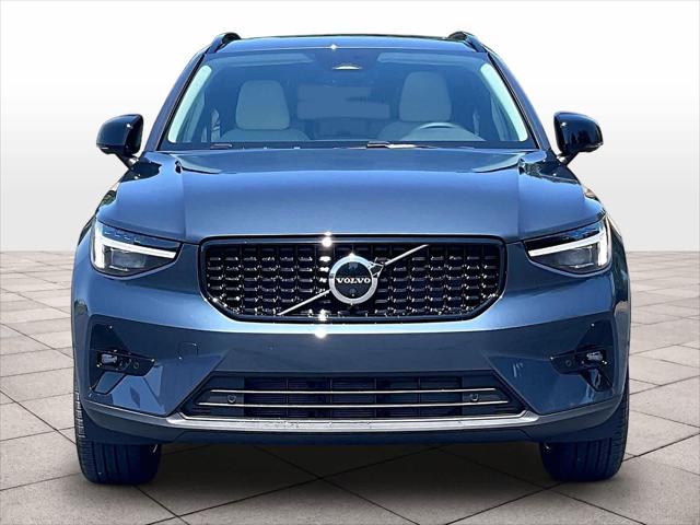 2026 Volvo XC40 Plus, B5 AWD Gas (mild hybrid), Dark