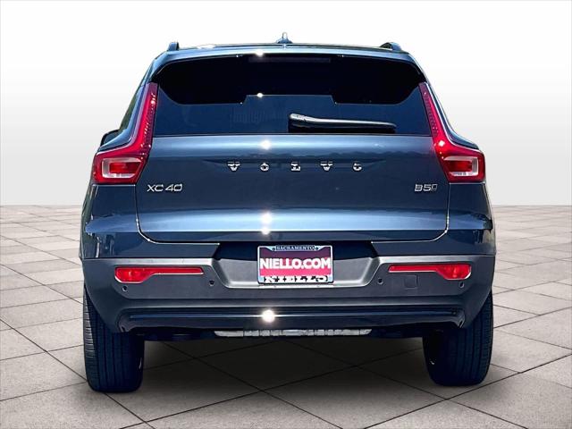 2026 Volvo XC40 Plus, B5 AWD Gas (mild hybrid), Dark