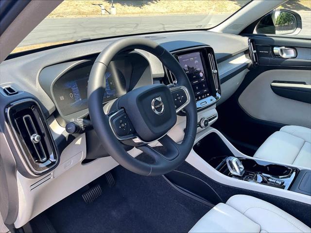 2026 Volvo XC40 Plus, B5 AWD Gas (mild hybrid), Dark