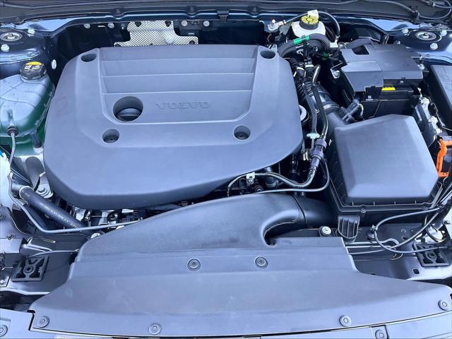 2026 Volvo XC40 Plus, B5 AWD Gas (mild hybrid), Dark