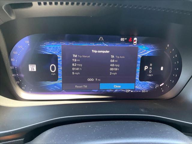 2026 Volvo XC40 Plus, B5 AWD Gas (mild hybrid), Dark