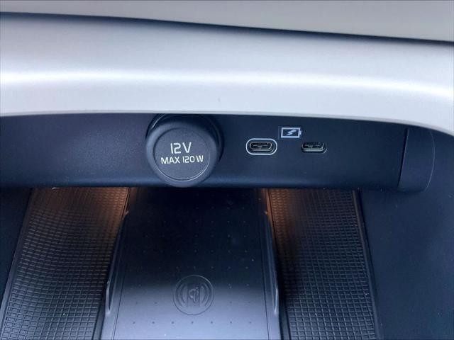 2026 Volvo XC40 Plus, B5 AWD Gas (mild hybrid), Dark