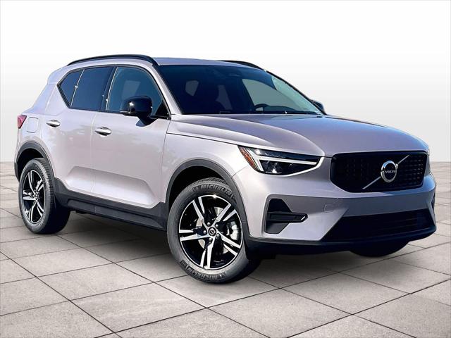 2026 Volvo XC40 Core, B5 AWD Gas (mild hybrid), Dark