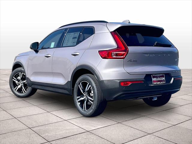 2026 Volvo XC40 Core, B5 AWD Gas (mild hybrid), Dark