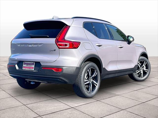 2026 Volvo XC40 Core, B5 AWD Gas (mild hybrid), Dark