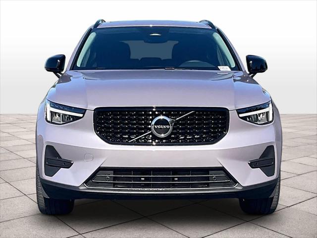 2026 Volvo XC40 Core, B5 AWD Gas (mild hybrid), Dark
