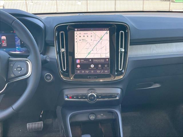 2026 Volvo XC40 Core, B5 AWD Gas (mild hybrid), Dark