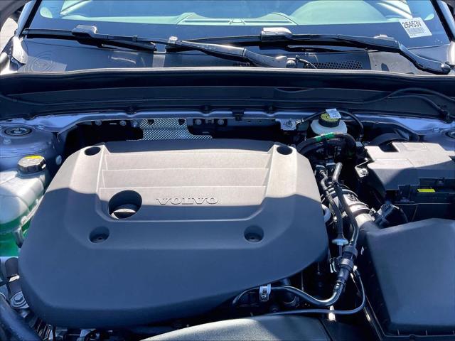 2026 Volvo XC40 Core, B5 AWD Gas (mild hybrid), Dark