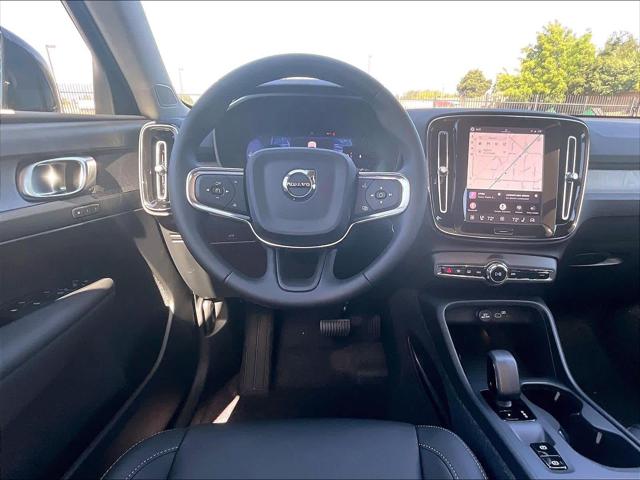 2026 Volvo XC40 Core, B5 AWD Gas (mild hybrid), Dark