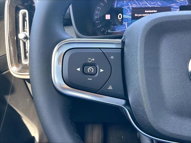 2026 Volvo XC40 Core, B5 AWD Gas (mild hybrid), Dark
