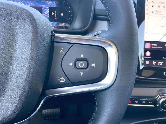 2026 Volvo XC40 Core, B5 AWD Gas (mild hybrid), Dark
