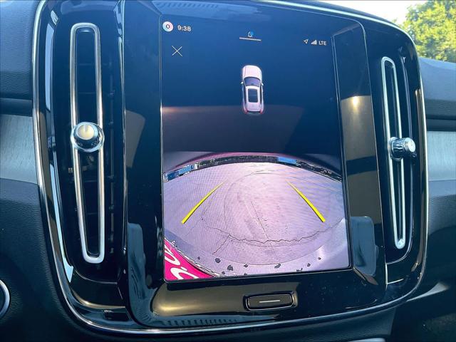 2026 Volvo XC40 Core, B5 AWD Gas (mild hybrid), Dark