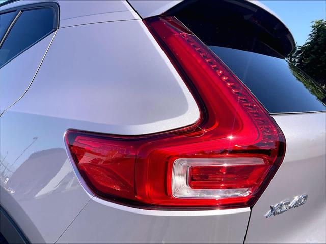 2026 Volvo XC40 Core, B5 AWD Gas (mild hybrid), Dark