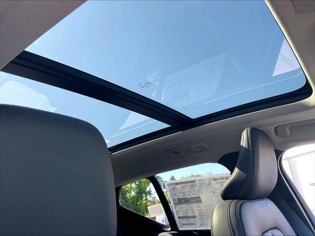 2026 Volvo XC40 Core, B5 AWD Gas (mild hybrid), Dark