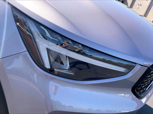 2026 Volvo XC40 Core, B5 AWD Gas (mild hybrid), Dark