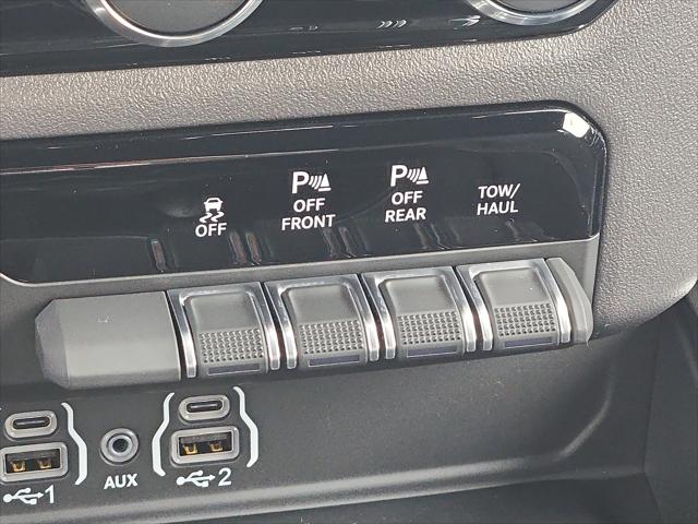 2025 Ram 1500 Big Horn Crew Cab 4x4 5'7" Box