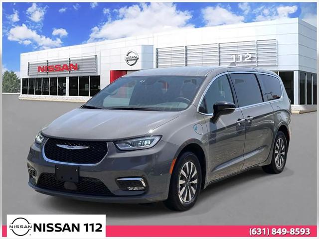 2025 Chrysler Pacifica Hybrid Select for sale in PATCHOGUE, NY